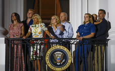 Gia đình Tổng thống Biden ủng hộ ông tiếp tục tranh cử