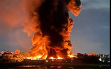 Cháy công ty bao bì ở Vĩnh Phúc, 'biển lửa’ cùng cột khói cuồn cuộn bốc cao hàng trăm mét