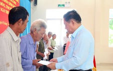 Trưởng Ban Tuyên giáo Trung ương thăm, tặng quà tại Tiền Giang