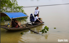 Lũ các sông miền Bắc xuống chậm nên vẫn còn ngập vùng trũng thấp, ngoài đê