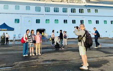 Khách Việt 'đổi gió' với tour tàu biển