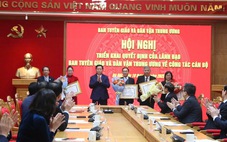 28 cán bộ Ban Tuyên giáo và Dân vận Trung ương tự nguyện xin nghỉ hưu trước tuổi