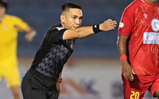 VAR trừng phạt thủ môn Xuân Hoàng, CLB Thanh Hóa mất ngôi vô địch lượt đi V-League