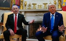 Ông Trump nói gì khi được Israel tặng máy nhắn tin vàng?