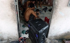 Cán bộ khu phố cũng hát thâu đêm, ai sẽ dẹp 'hung thần karaoke'?