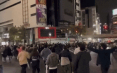 Cảnh ăn mừng tưng bừng ở Tokyo sau chiến thắng lịch sử của tuyển Nhật