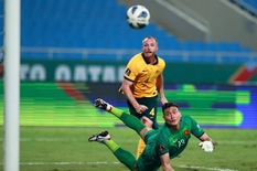 Việt Nam thua Úc 0-1 trong trận cầu gây tranh cãi