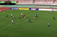 Vào trận mới 5 giây, thủ môn đã... mắc lỗi và tạo ra quả phạt đền cực nhanh