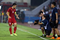 Để thắng U23 Malaysia, ông Park cùng dàn trợ lý hết sức 'vất vả' ngoài sân