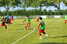 Đội tuyển nữ Việt Nam làm quen với sân thi đấu chính thức tại Pháp