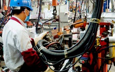 OECD nâng dự báo tăng trưởng Việt Nam, nhưng lo ngại rủi ro năng lượng