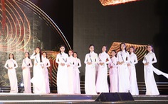 Top 30 Miss Tourism 'mất điểm' diễn trang phục dân tộc với giày cao gót