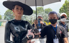 Anh Thư ẵm heo con ‘hào quang’ đi chấm The Face Việt Nam 2022