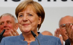 Bà Merkel thắng mà lo