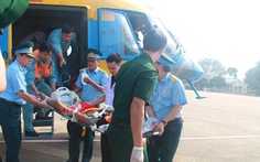 Trực thăng đưa ngư dân từ đảo Sinh Tồn về TP.HCM cấp cứu