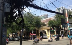 Đô thị xấu xí vì dây điện rối bời