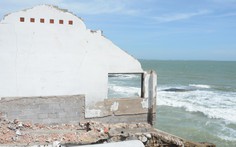 Bờ biển “thủ đô” resort Phan Thiết sạt lở nặng