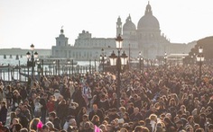 Áp lực trên những điểm đến oằn mình cõng khách