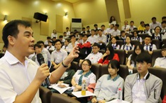 Ít nhất 20% trường THPT ở TP.HCM giao tiếp bằng song ngữ Anh - Việt