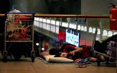 Khánh kiệt, vào nhà ga sân bay ăn nhờ ở đậu