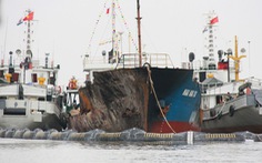 Cận cảnh tàu chở xăng dầu Hải Hà 18 hư hỏng nặng sau vụ cháy