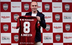 Sang Nhật, Iniesta vẫn mặc áo số 8