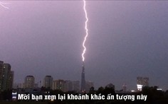 Khoảnh khắc sét đánh trúng đỉnh tòa nhà cao nhất VN, chia sẻ nhiều