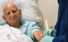 Phẫu thuật cho người cao tuổi - những biến chứng cần biết