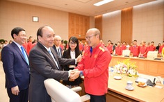 Thủ tướng Nguyễn Xuân Phúc điện thoại chúc mừng tuyển Việt Nam