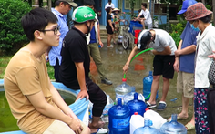 Video: Người dân khổ sở đi xin từng lít nước sạch