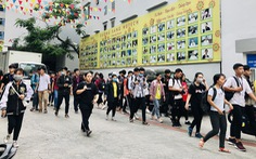 Nhắn tin điểm học tập của sinh viên cho phụ huynh: trường quản lý kiểu tiểu học?