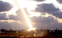 Israel phóng tên lửa tấn công quân đội Syria và Iran