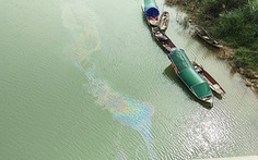 Mẫu nước để sản xuất nước sạch cho TP Vinh không nhiễm dầu