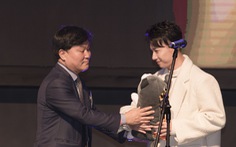 S.T Sơn Thạch bất ngờ nhận giải 'Ca sĩ quốc tế' tại World Star Awards 2019