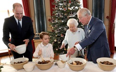 Đăng ảnh Nữ hoàng chuẩn bị Giáng sinh, ý nhắc sự trường tồn của Hoàng gia