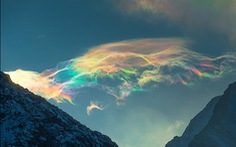 Chiêm ngưỡng mây cầu vồng hiếm thấy trên đỉnh núi cao nhất Siberia