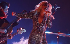 Lady Gaga giành 3 giải Grammy, bà Michelle Obama bất ngờ xuất hiện