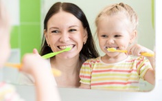 Hướng dẫn chăm sóc răng miệng cho trẻ theo từng độ tuổi