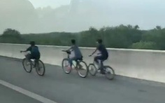 3 thiếu niên đạp xe lông nhông trên đường cao tốc TP.HCM - Long Thành - Dầu Giây