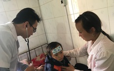 Bác sĩ về huyện nghèo, bệnh nhi hạn chế 'ở 7 ngày, uống kháng sinh'