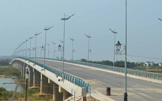 Vướng 1 hộ dân, cầu hơn 600 tỉ đồng đành phải nằm chờ