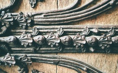 Cánh cửa Nhà thờ Đức Bà Paris bị xem là 'tác phẩm của quỷ'