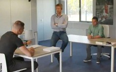 Thủ môn Scherpen bị chép phạt viết 1000 lần dòng chữ: 'Ajax là CLB đẹp nhất ở Hà Lan'