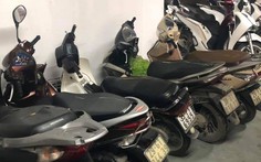 Gần chục xe máy bị rạch nát yên ở chung cư