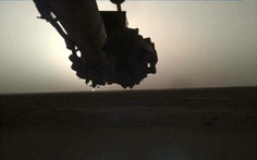 Tàu thăm dò InSight chụp cảnh bình minh và hoàng hôn trên sao Hỏa
