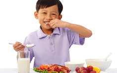 Cân bằng dinh dưỡng và vận động đầy đủ để trẻ khỏe mạnh