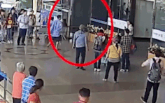 Video: Xông vào sân bay uy hiếp an ninh