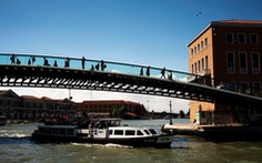 Venice phạt kiến trúc sư 86.000 USD vì xây cầu yếu