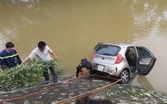 Tìm thấy thi thể tài xế ôtô lao xuống sông Cầu Chày