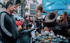 Độc đáo chợ đồ cổ mỗi năm họp một lần tại Hà Nội